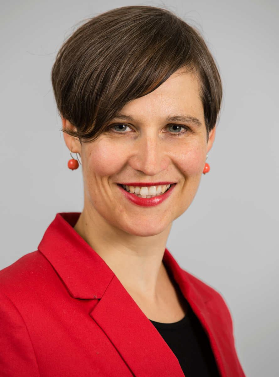 Dr. Rahel Naef Evaluates Family Nursing Implementation in Acute and